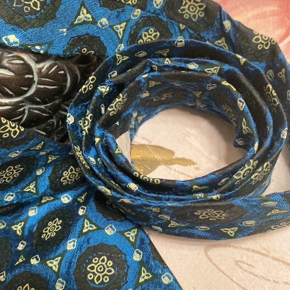 Vintage 100% Thai Silk Made in Thailand tie 4” x 54” - Picture 7 of 7